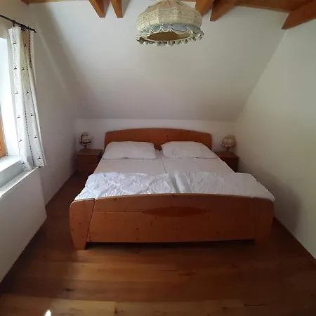 Nyaraló Lachtalhuette *